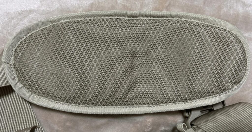 ハグ―の厚みのある肩パッド