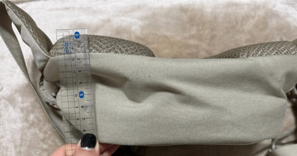 ハグ―の台座の厚み